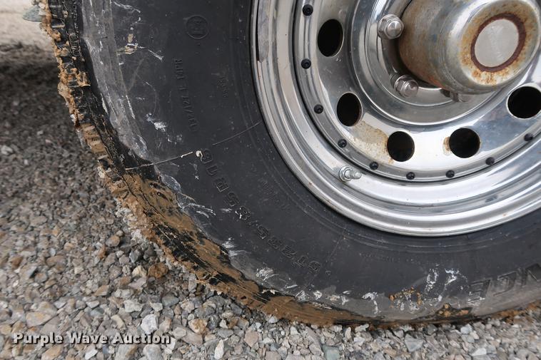 image for item DD9568 2003 Mckenzie Medallion camper