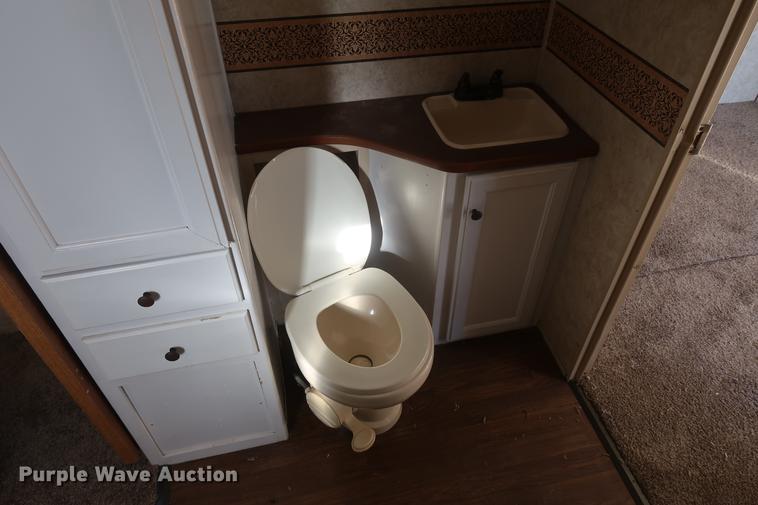 image for item DD9571 2007 Keystone VR1 camper