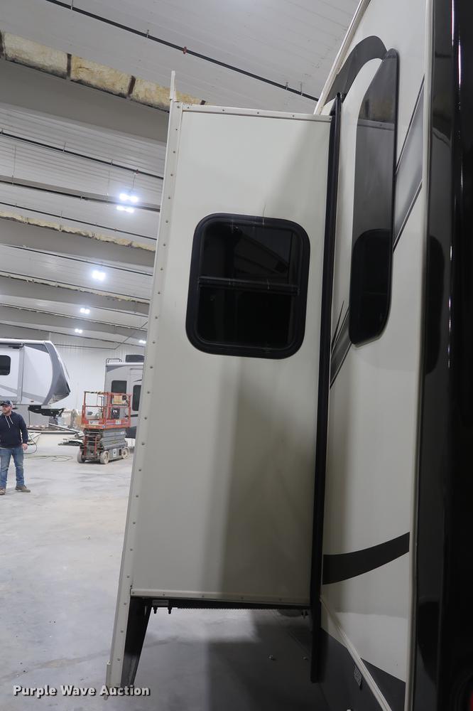 image for item DD9573 2013 Heartland Big Country camper