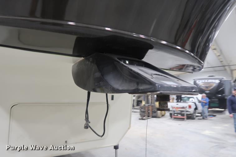 image for item DD9573 2013 Heartland Big Country camper