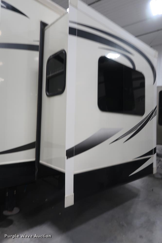 image for item DD9573 2013 Heartland Big Country camper