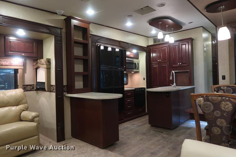 image for item DD9573 2013 Heartland Big Country camper