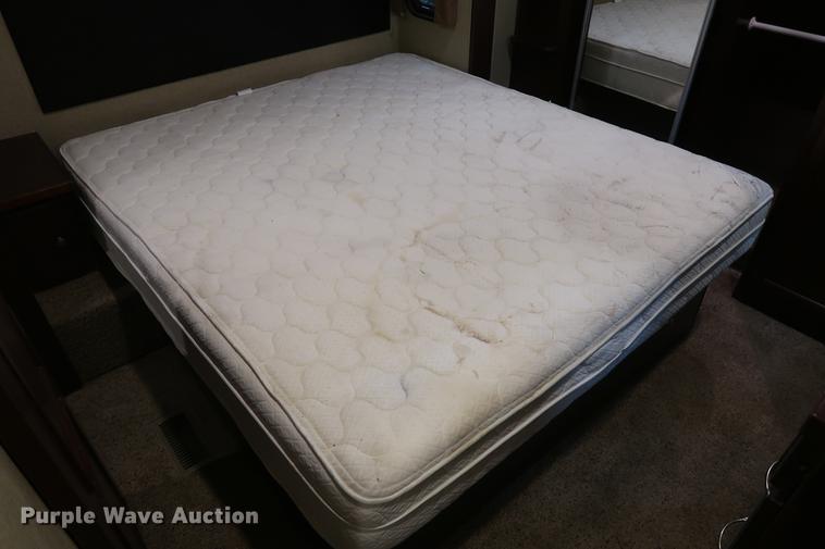 image for item DD9573 2013 Heartland Big Country camper