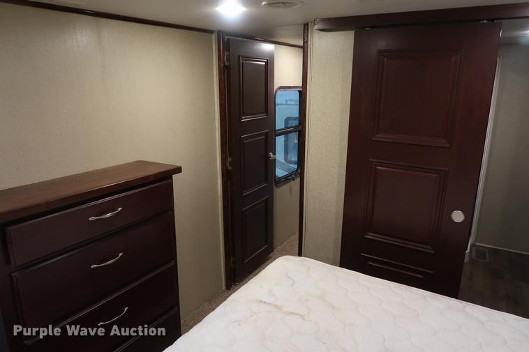 image for item DD9573 2013 Heartland Big Country camper