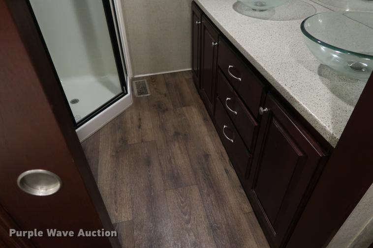 image for item DD9573 2013 Heartland Big Country camper