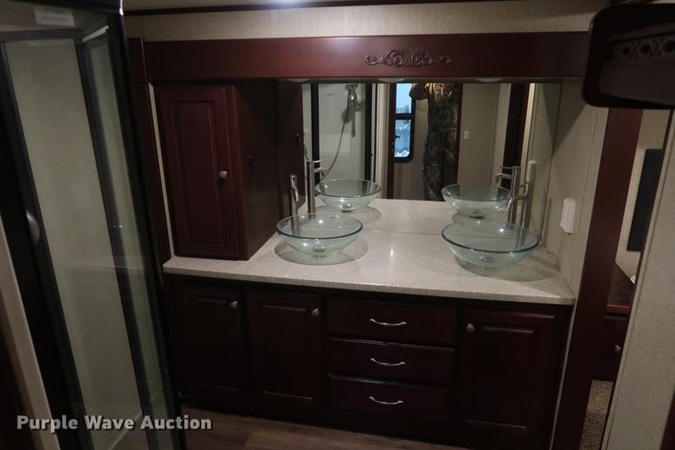 image for item DD9573 2013 Heartland Big Country camper