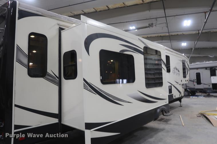 image for item DD9573 2013 Heartland Big Country camper