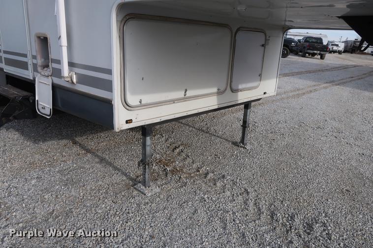 image for item DD9577 2006 Jayco Jayflight camper