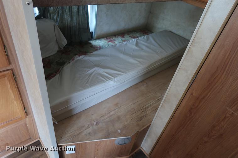 image for item DD9577 2006 Jayco Jayflight camper