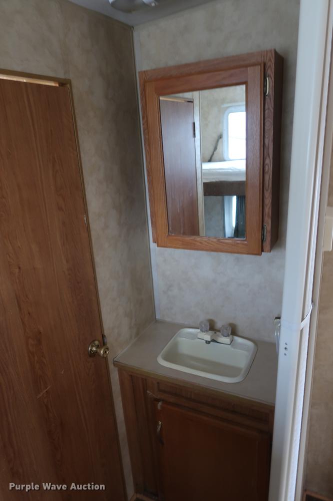 image for item DD9577 2006 Jayco Jayflight camper