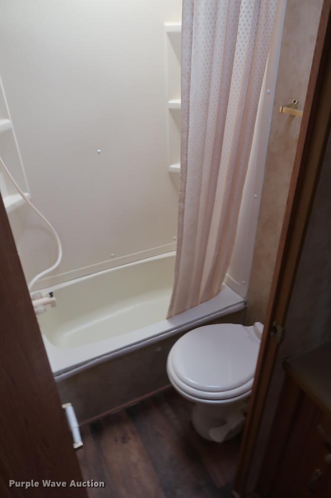 image for item DD9577 2006 Jayco Jayflight camper