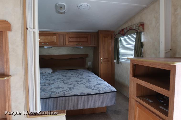 image for item DD9577 2006 Jayco Jayflight camper