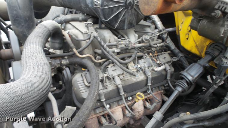 image for item DT9077 2001 GMC 6500 box truck