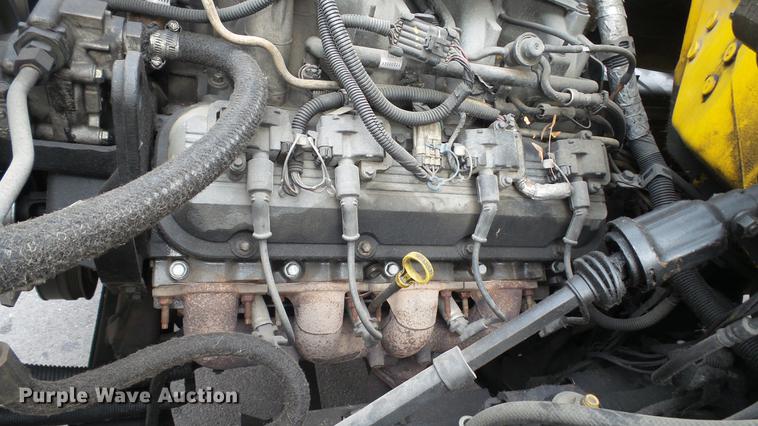 image for item DT9077 2001 GMC 6500 box truck