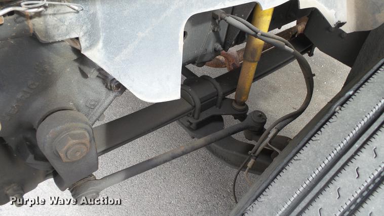 image for item DT9077 2001 GMC 6500 box truck