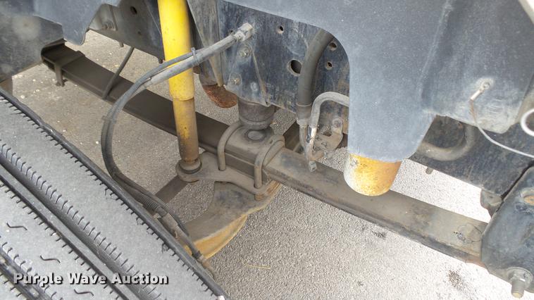 image for item DT9077 2001 GMC 6500 box truck