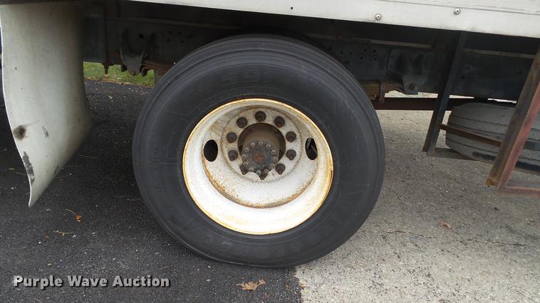 image for item DT9077 2001 GMC 6500 box truck