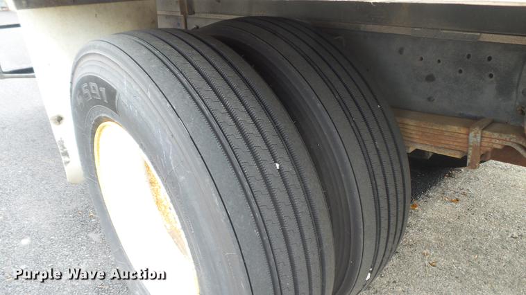 image for item DT9077 2001 GMC 6500 box truck