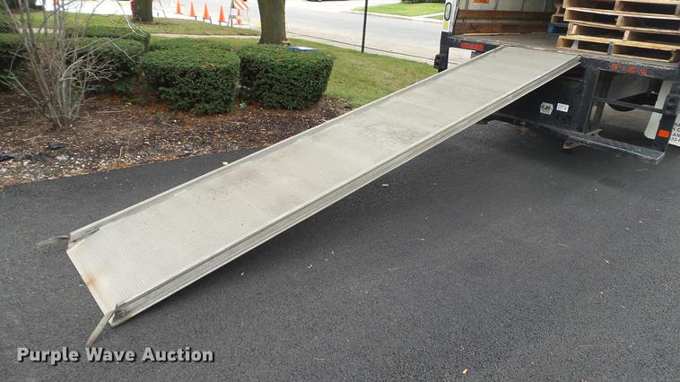 image for item DT9077 2001 GMC 6500 box truck