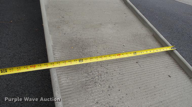 image for item DT9077 2001 GMC 6500 box truck