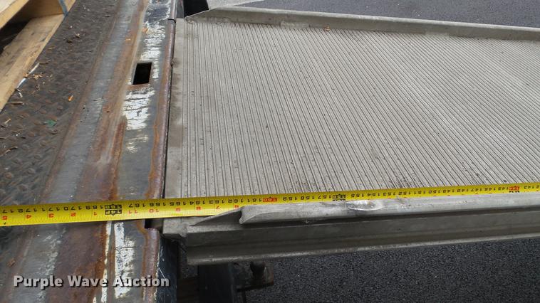 image for item DT9077 2001 GMC 6500 box truck