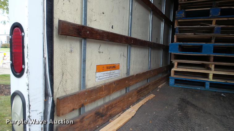 image for item DT9077 2001 GMC 6500 box truck