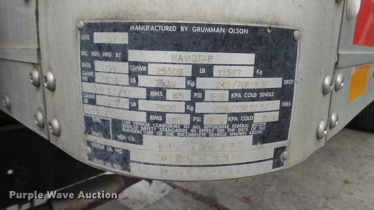 image for item DT9077 2001 GMC 6500 box truck