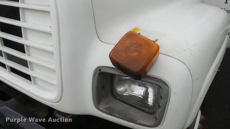 image for item DT9077 2001 GMC 6500 box truck