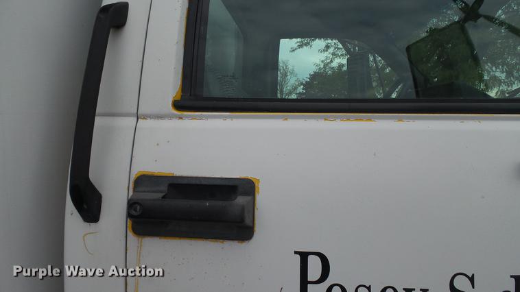 image for item DT9077 2001 GMC 6500 box truck