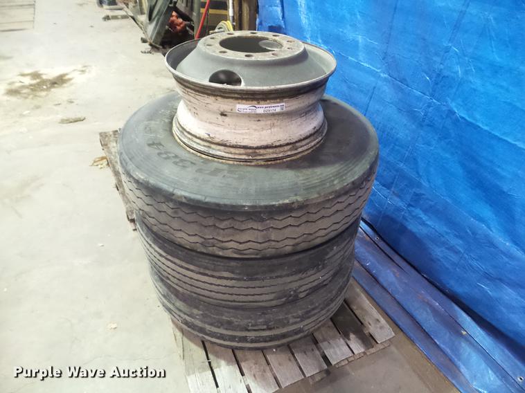 image for item DZ9174 (4) 22.5 steel hub pilot wheels