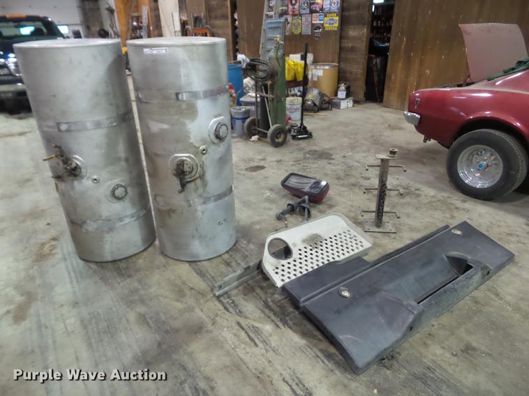 image for item DZ9177 (2) aluminum fuel tanks