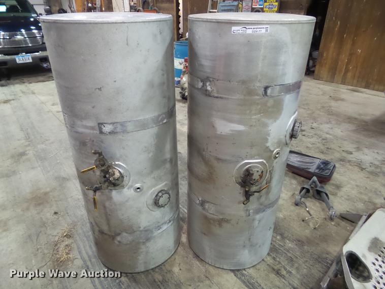 image for item DZ9177 (2) aluminum fuel tanks