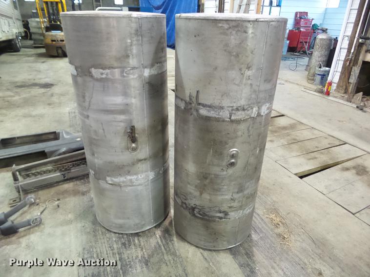 image for item DZ9177 (2) aluminum fuel tanks