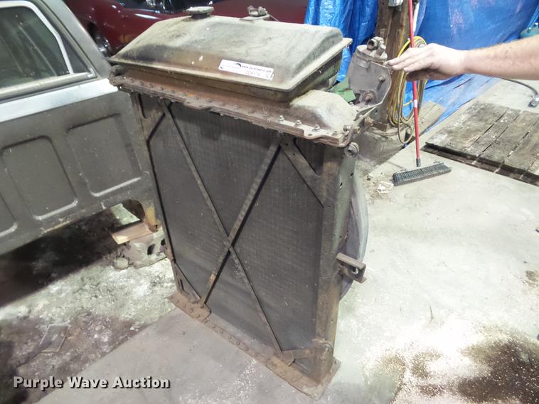 image for item DZ9179 1999 Kenworth T600 radiator