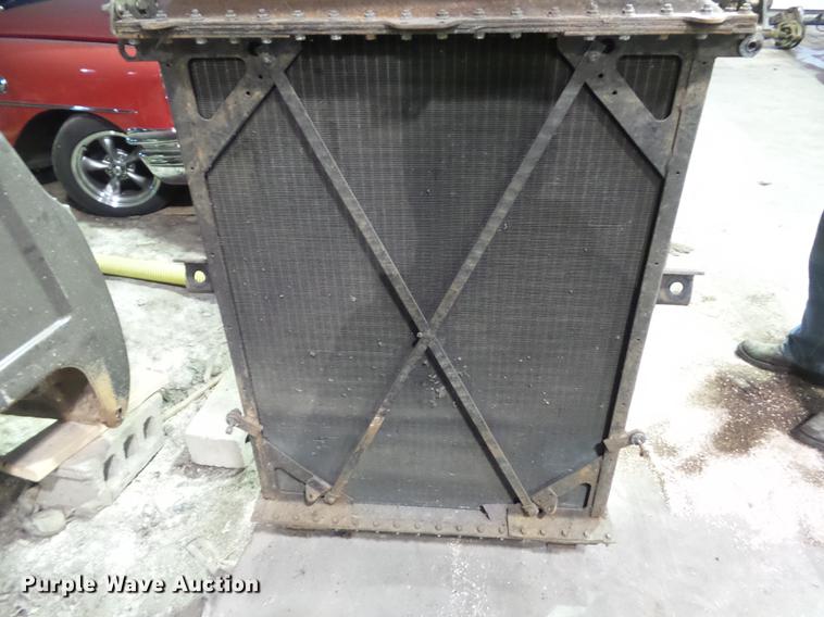 image for item DZ9179 1999 Kenworth T600 radiator