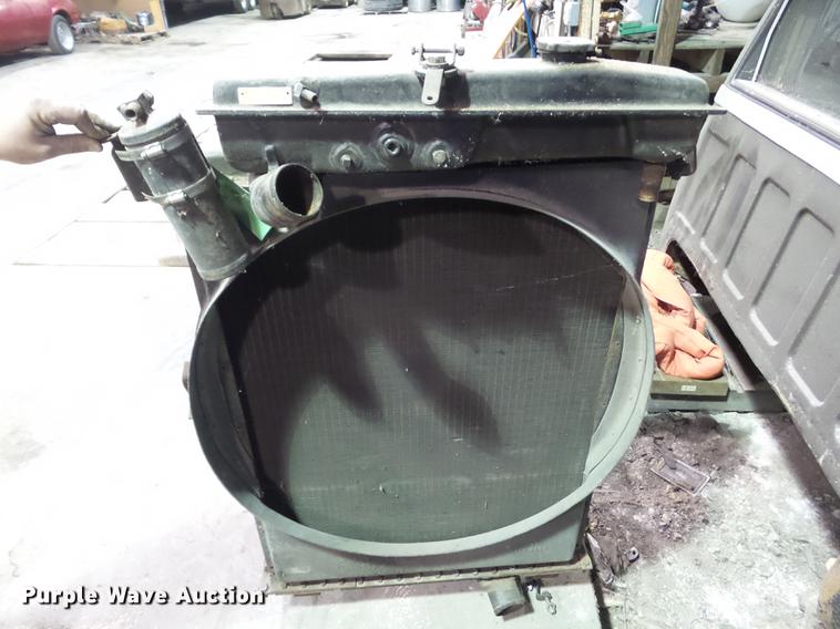 image for item DZ9179 1999 Kenworth T600 radiator