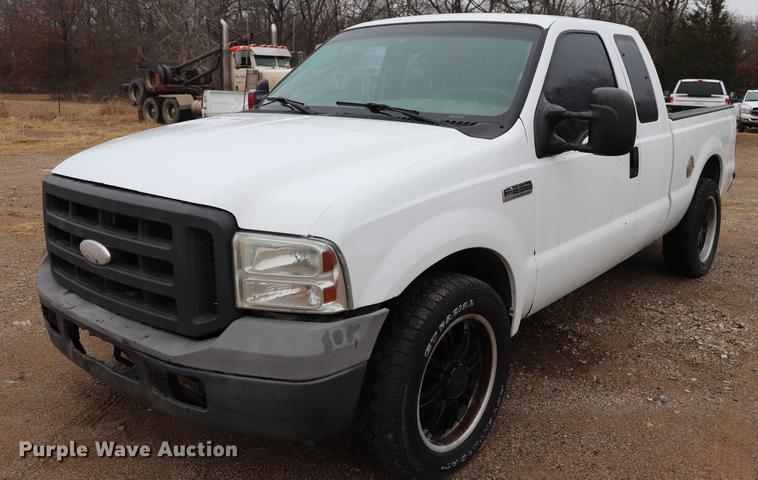 image for item EC9374 2006 Ford F250 Super Duty XLT SuperCab pickup truck