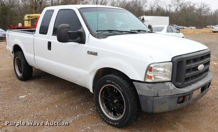 image for item EC9374 2006 Ford F250 Super Duty XLT SuperCab pickup truck