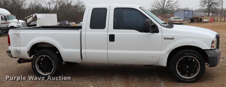 image for item EC9374 2006 Ford F250 Super Duty XLT SuperCab pickup truck