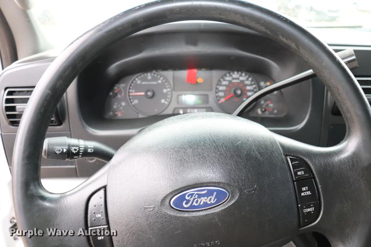 image for item EC9374 2006 Ford F250 Super Duty XLT SuperCab pickup truck