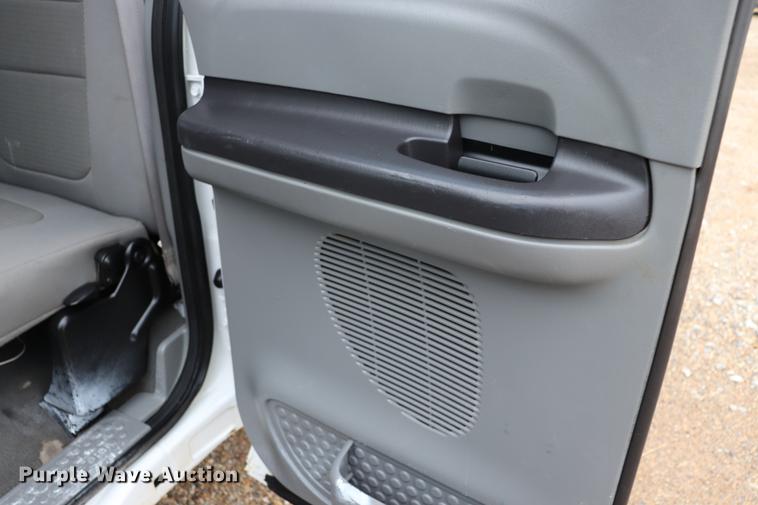 image for item EC9374 2006 Ford F250 Super Duty XLT SuperCab pickup truck