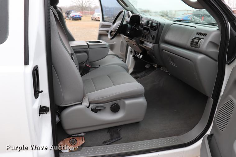 image for item EC9374 2006 Ford F250 Super Duty XLT SuperCab pickup truck