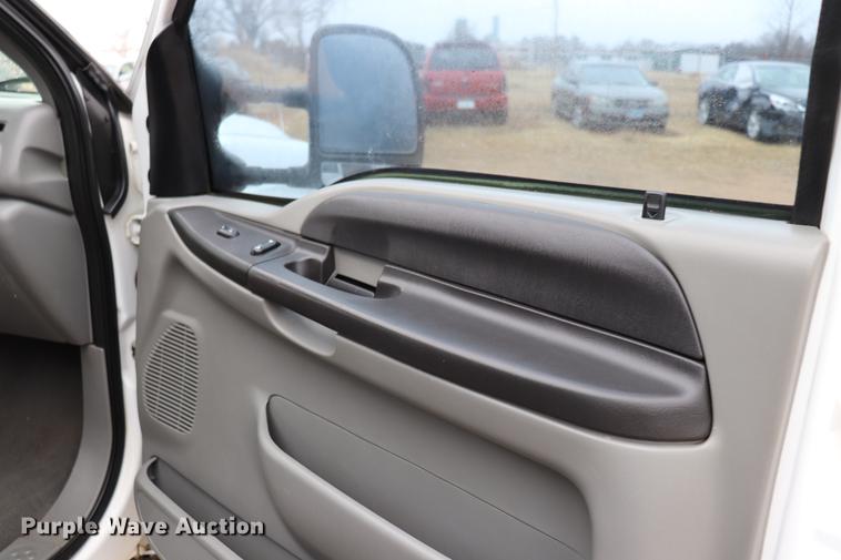 image for item EC9374 2006 Ford F250 Super Duty XLT SuperCab pickup truck