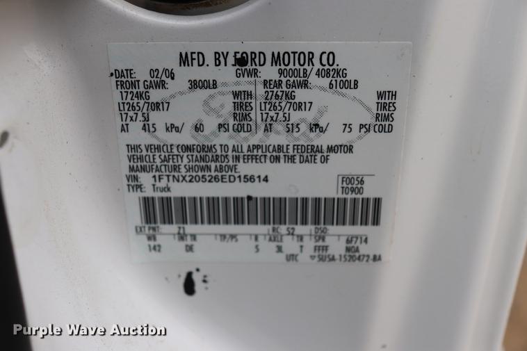 image for item EC9374 2006 Ford F250 Super Duty XLT SuperCab pickup truck