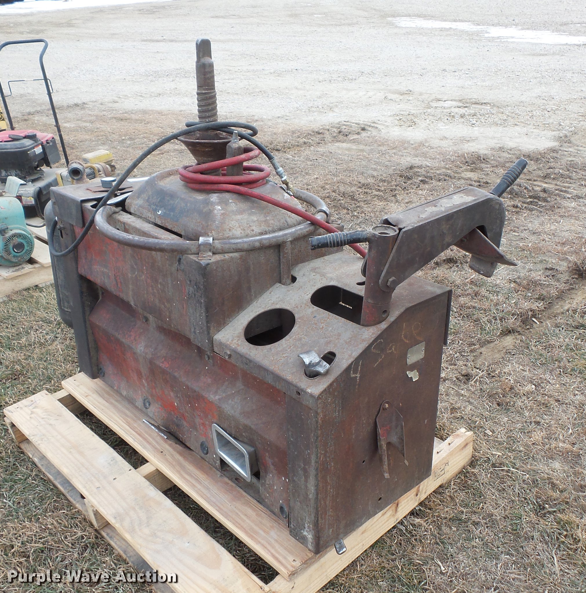 Coats 2020 Superstar tire machine in West Union, IA Item EA9656 sold