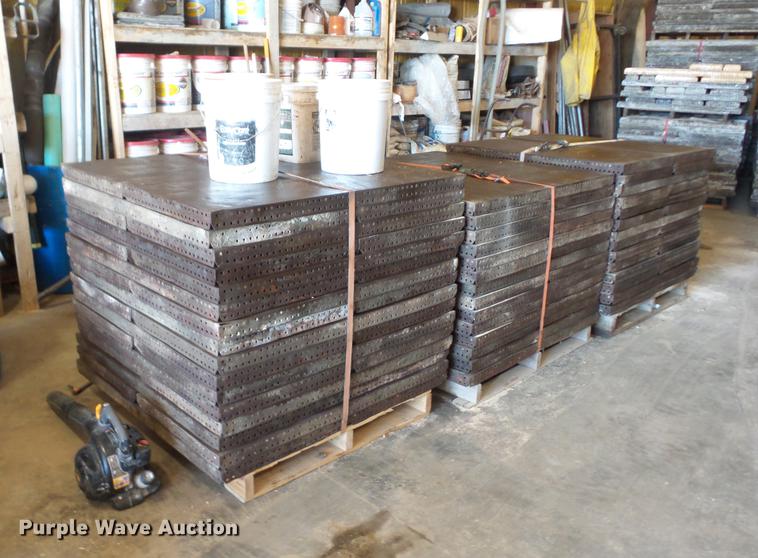 image for item AY9625 Approximately 88 EFCO concrete forms