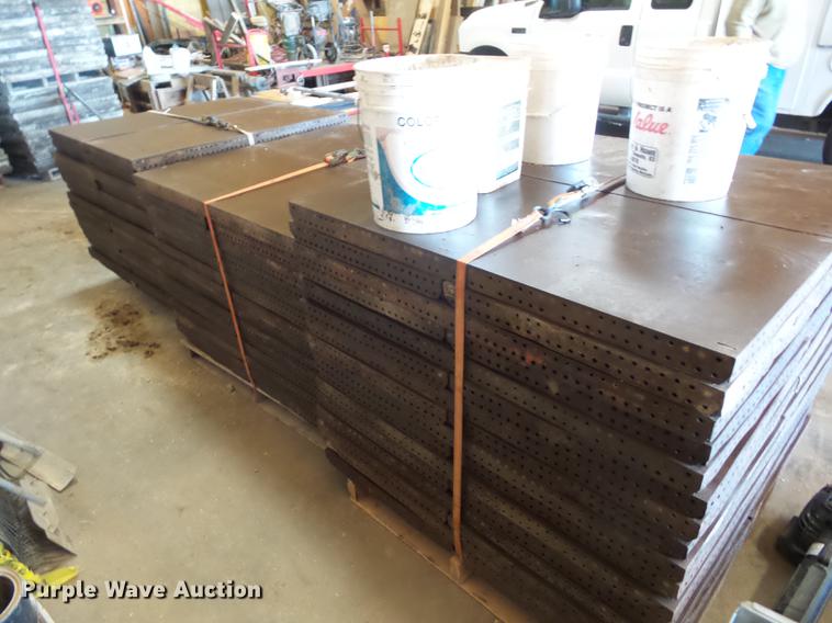 image for item AY9625 Approximately 88 EFCO concrete forms