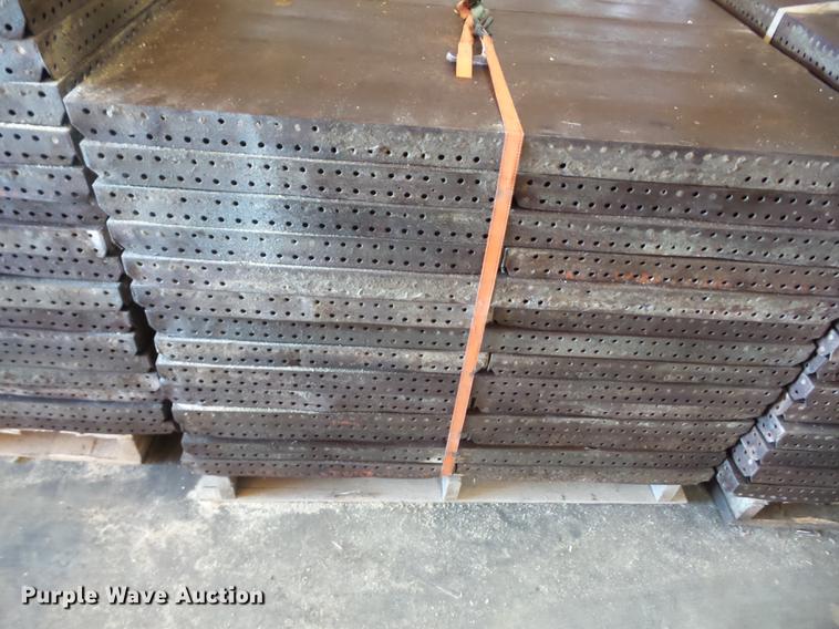 image for item AY9625 Approximately 88 EFCO concrete forms