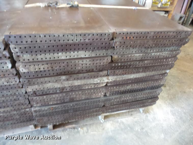 image for item AY9625 Approximately 88 EFCO concrete forms