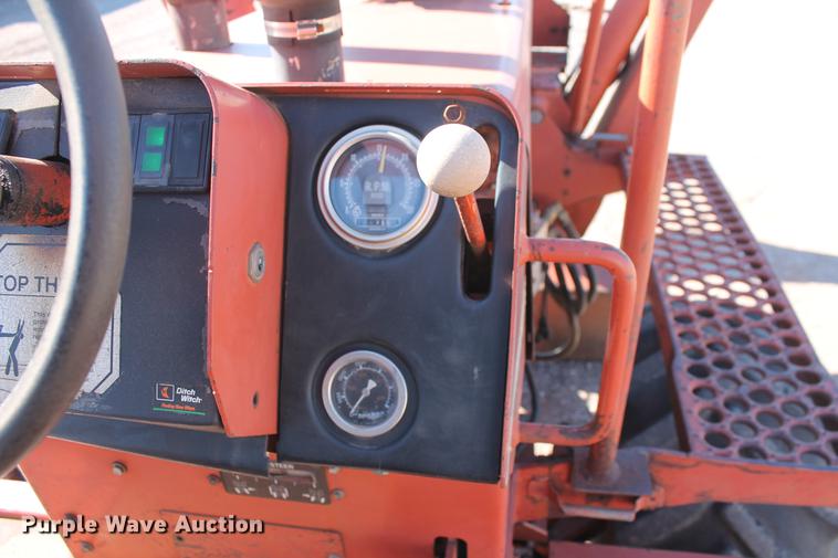 image for item DB5083 1994 Ditch Witch 8020JD vibratory cable plow